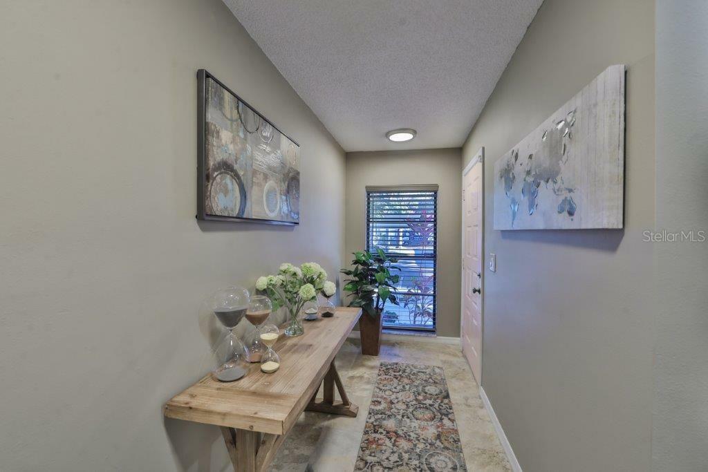 Property Photo:  315 Knottwood Court  FL 33573 