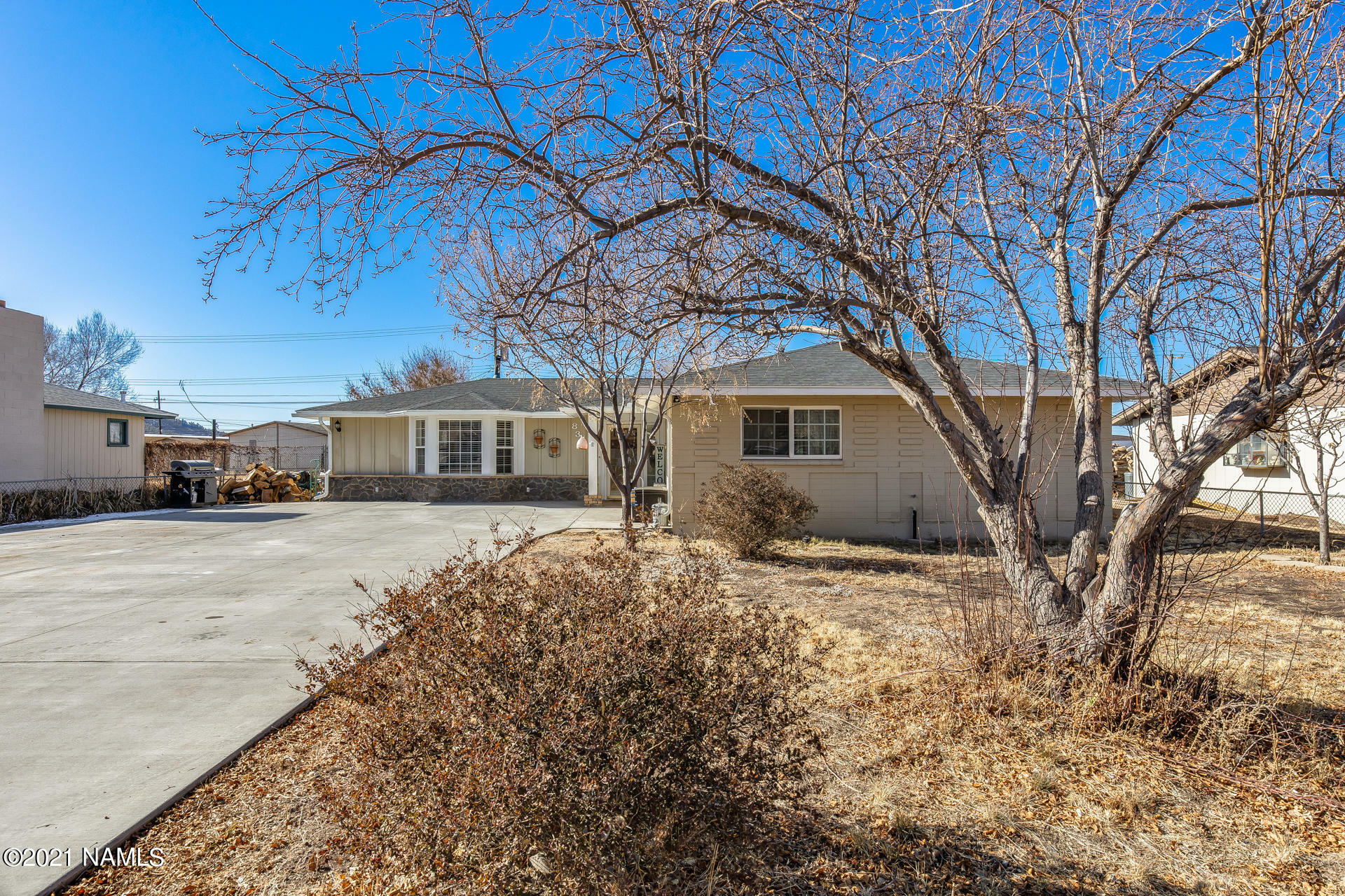 Property Photo:  835 Quarter Horse Road  AZ 86046 