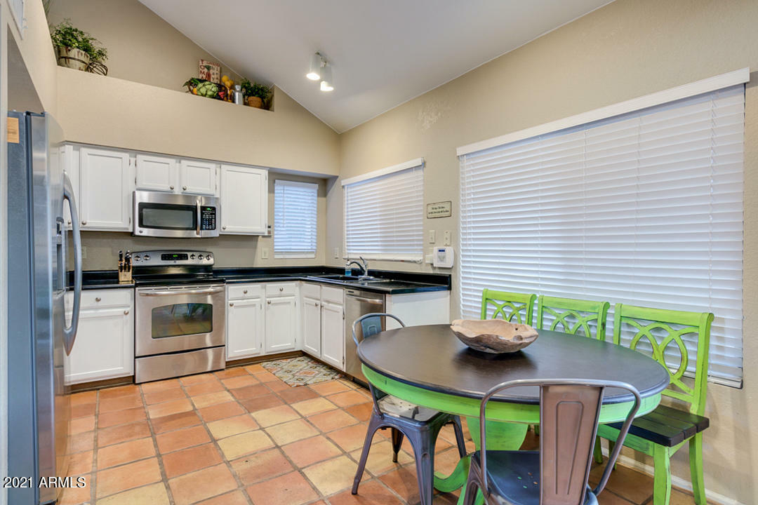 Property Photo: 6921 W Behrend Drive AZ 85308