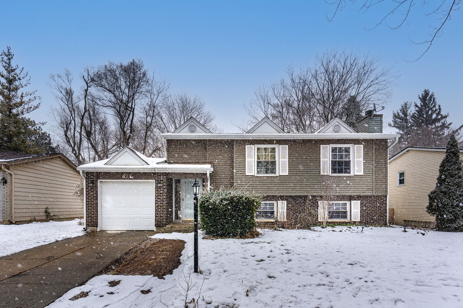 Property Photo: 617 Raupp Boulevard IL 60089