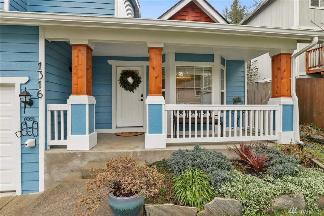 Property Photo:  1316 N 14th Place  WA 98273 