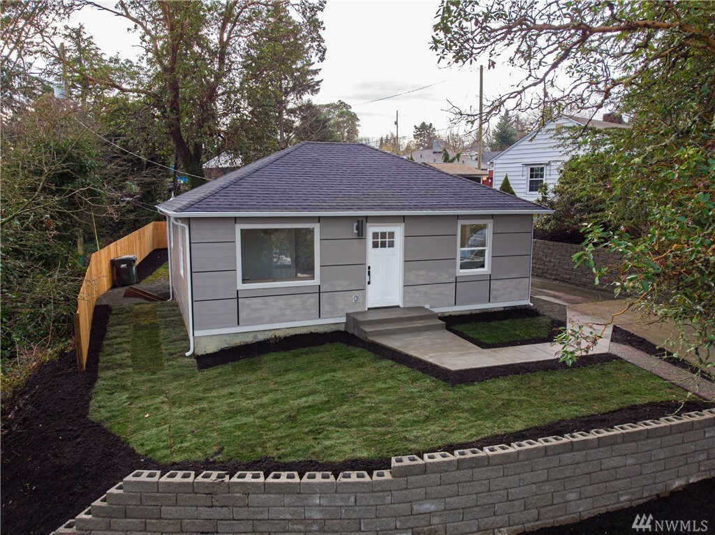 Property Photo:  3115 SW 97th St  WA 98126 