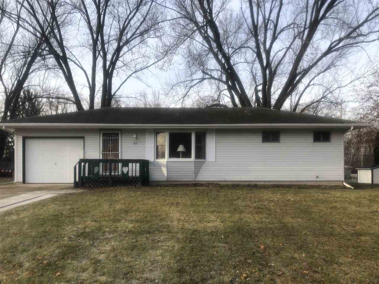 Property Photo:  454 Collins  IL 61080 