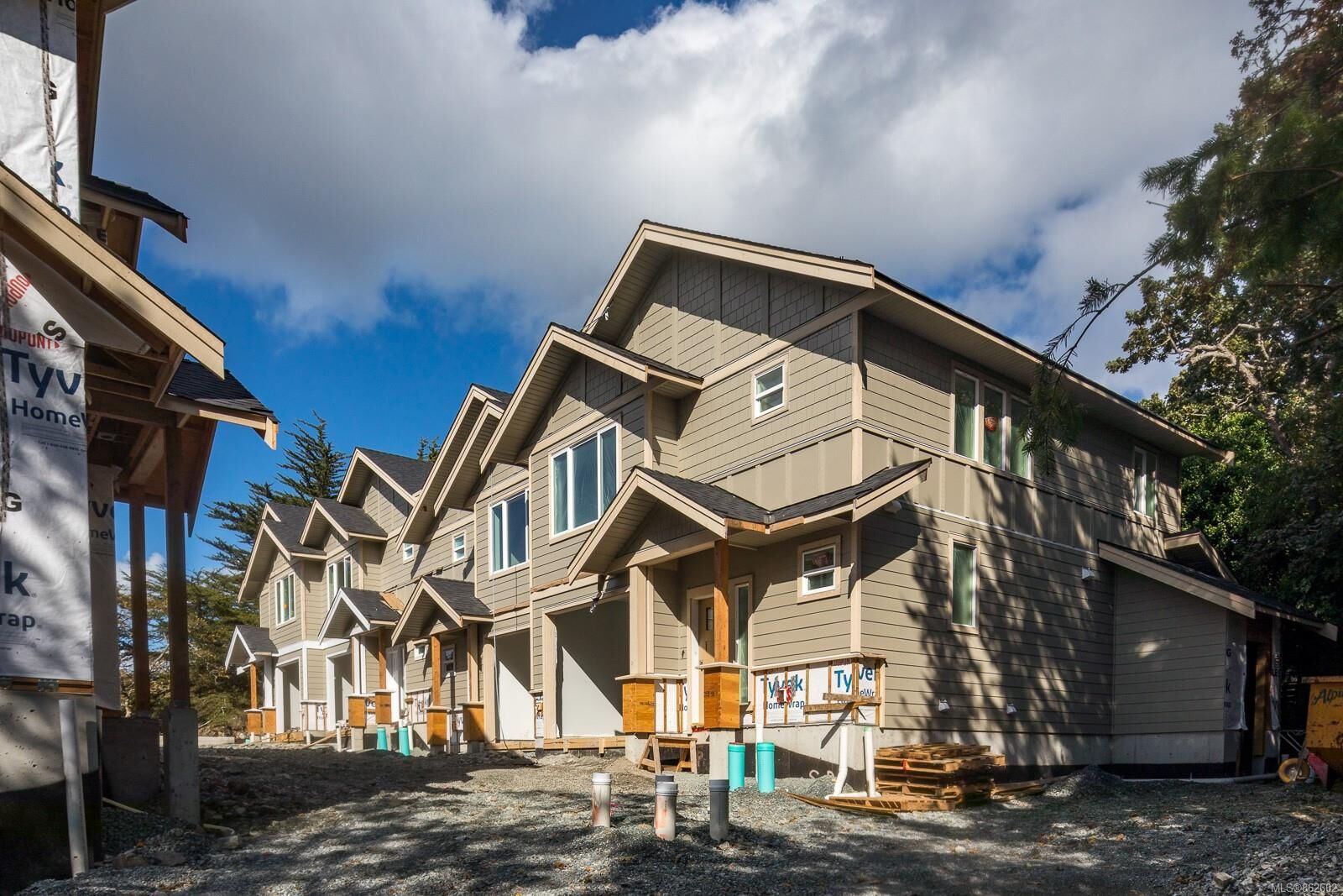 Property Photo: 3031 Jackson St 7 BC V8T 3Z7