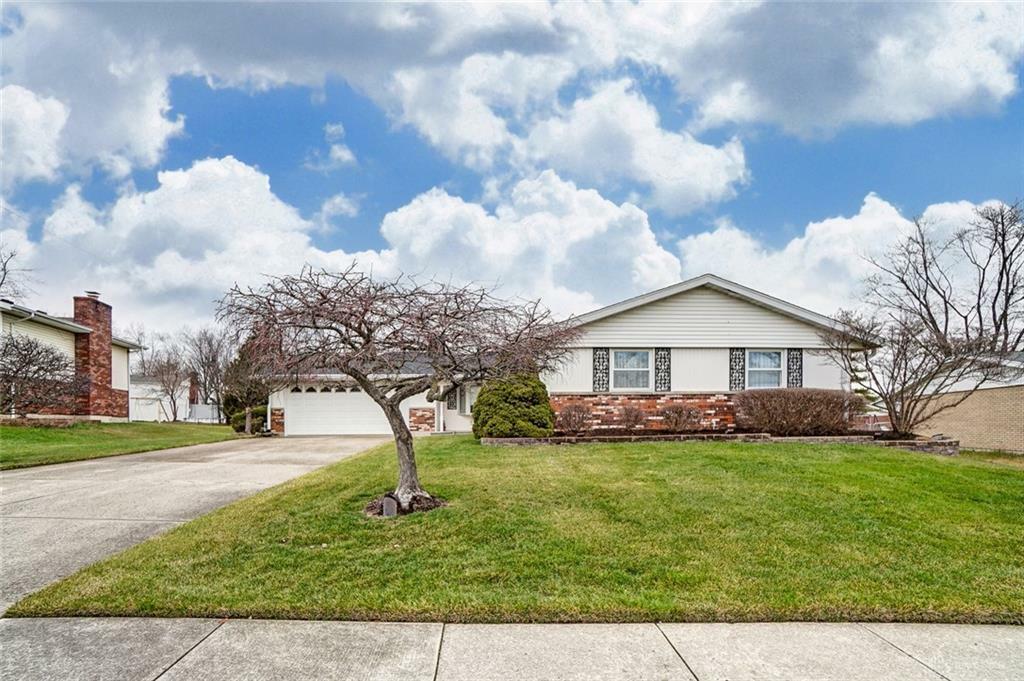 Property Photo:  1345 Walnut Bend Court  OH 45324 