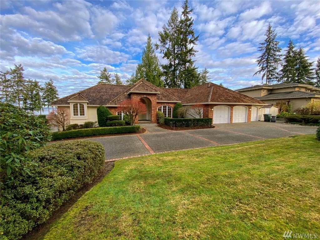 Property Photo: 9416 NE 25th St WA 98004