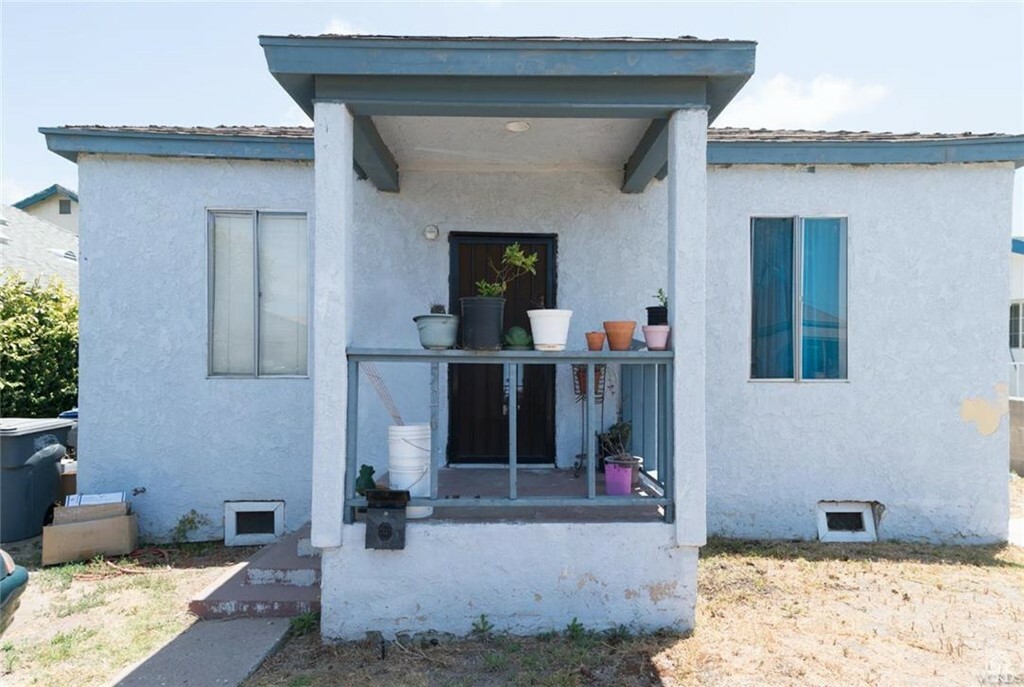 Property Photo:  526 N Bonita Avenue  CA 93030 