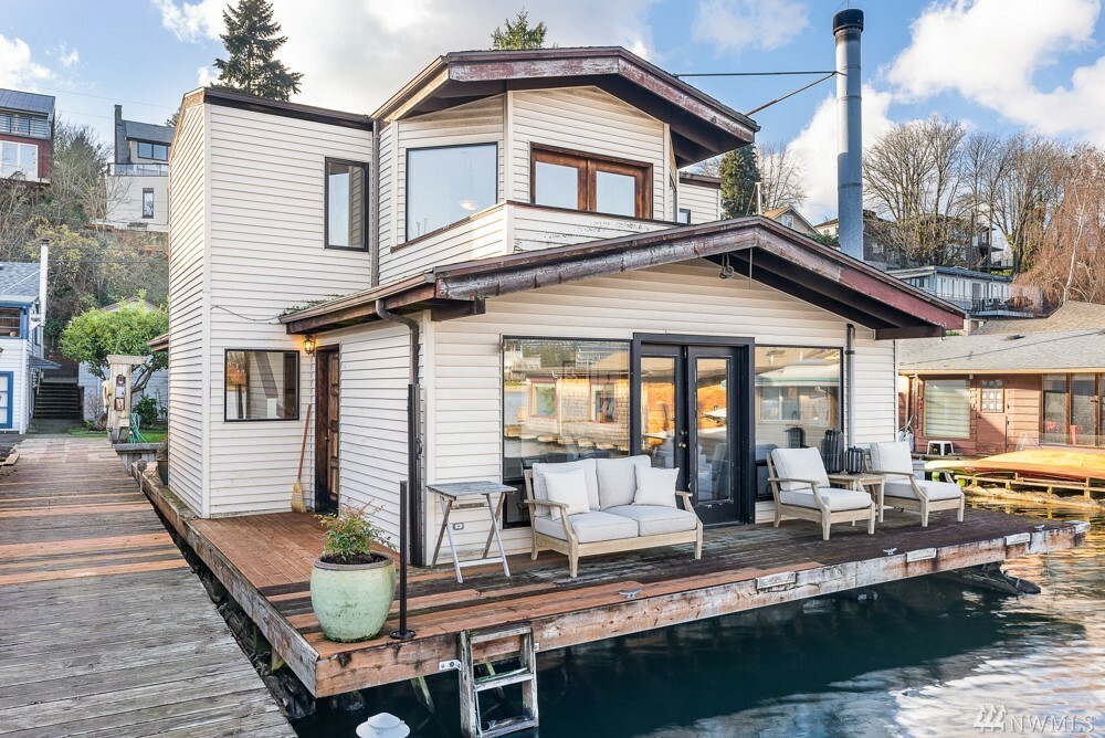 Property Photo:  3118 Portage Bay Place F  WA 98102 