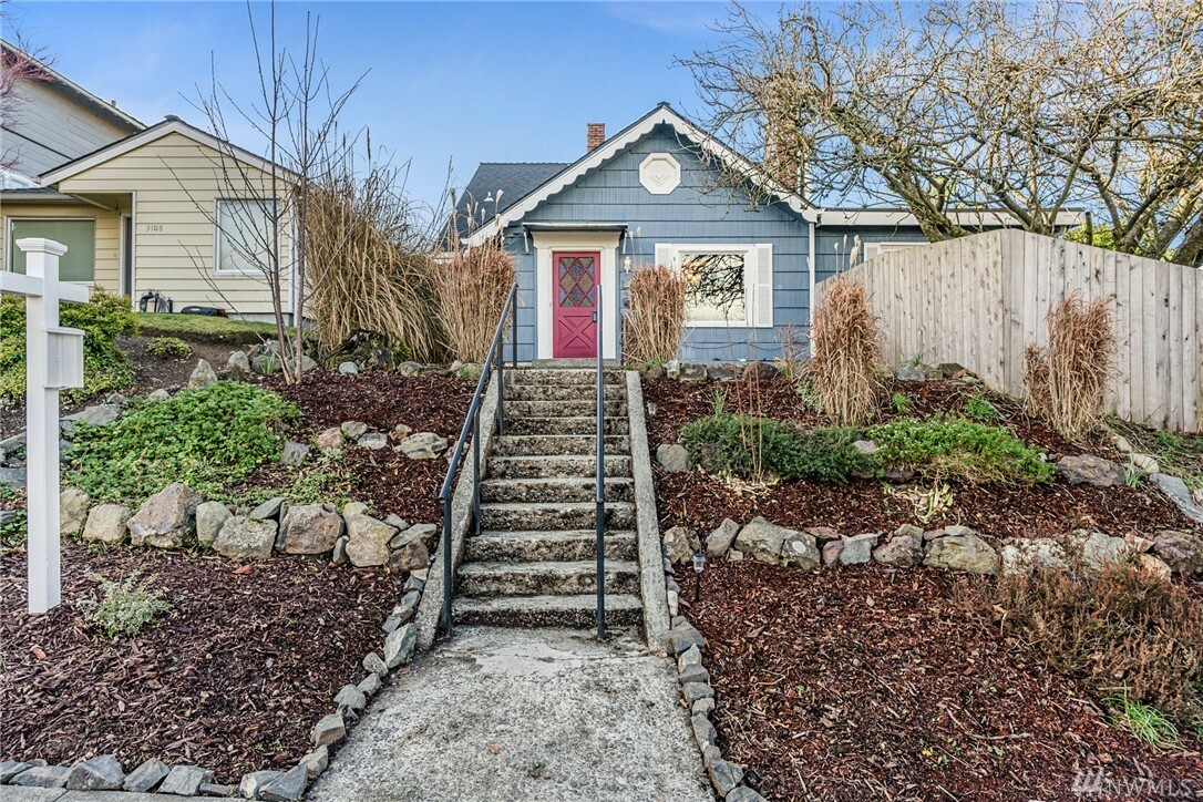 Property Photo:  3106 Grand Ave  WA 98201 