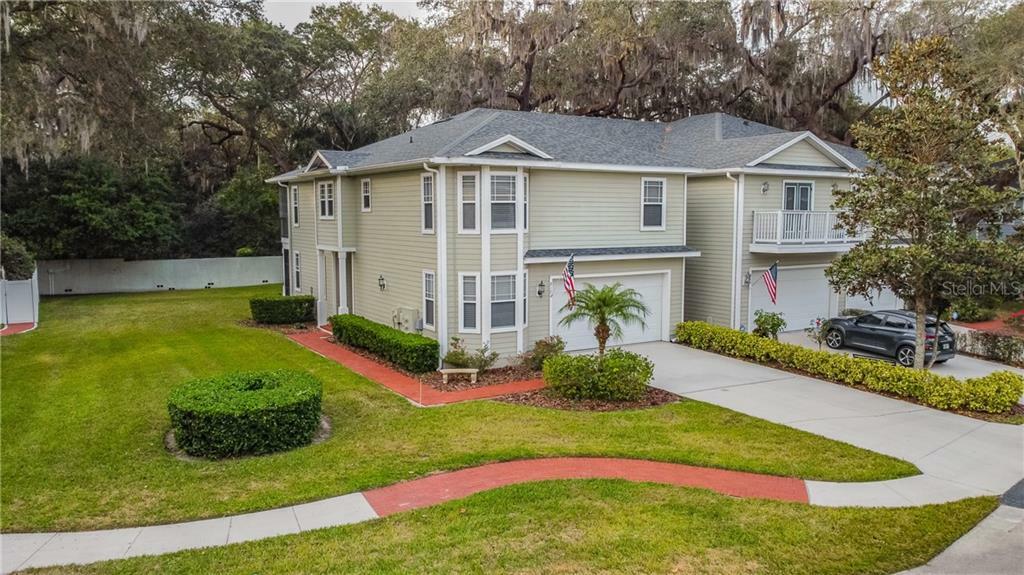 Property Photo:  812 Lumsden Reserve Drive  FL 33511 