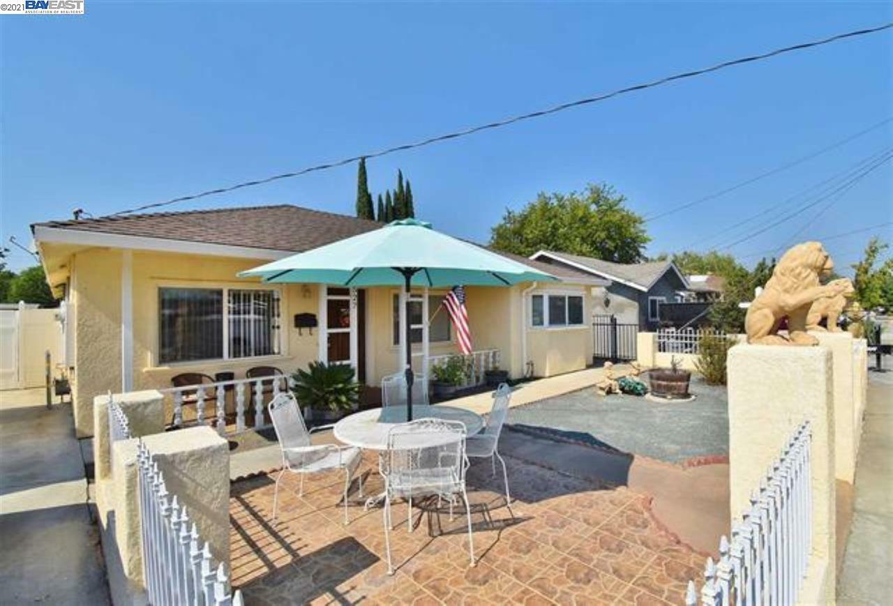 Property Photo:  527 Adelle St  CA 94551 