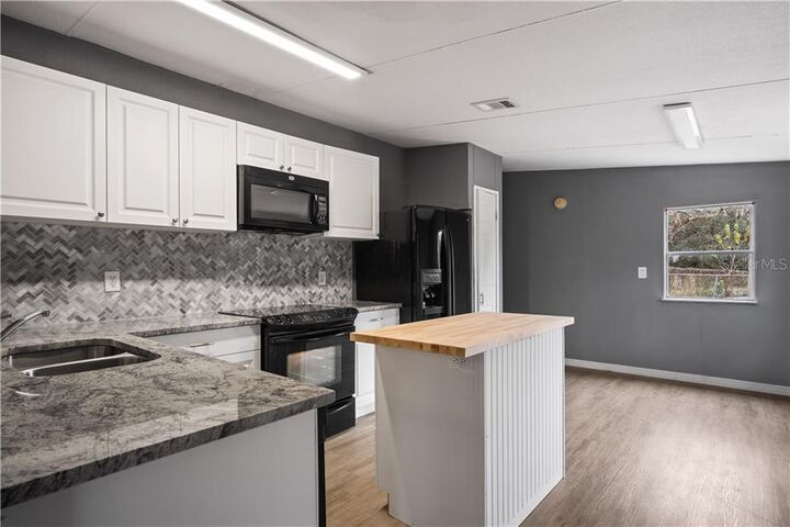 Property Photo: 15616 Little Ranch Road FL 34610