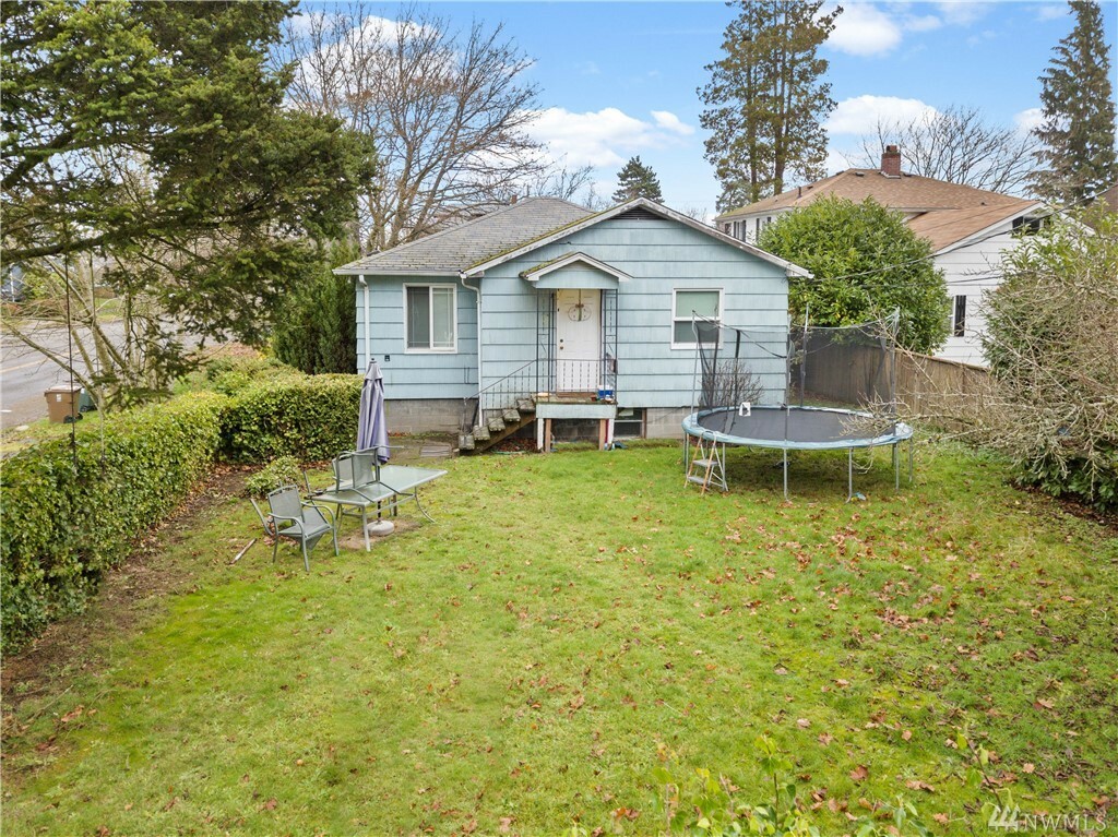 Property Photo: 616 -618 E 43rd St WA 98404