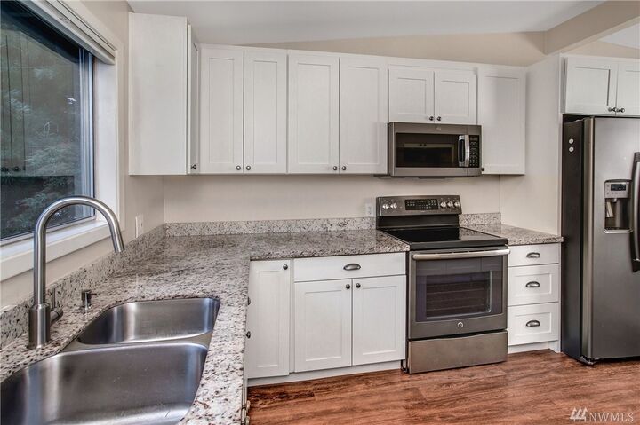 Property Photo:  20214 20th Place NE  WA 98155 