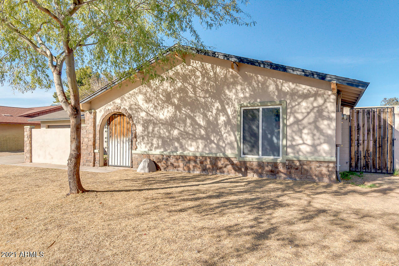 Property Photo:  1024 W Isleta Avenue  AZ 85210 