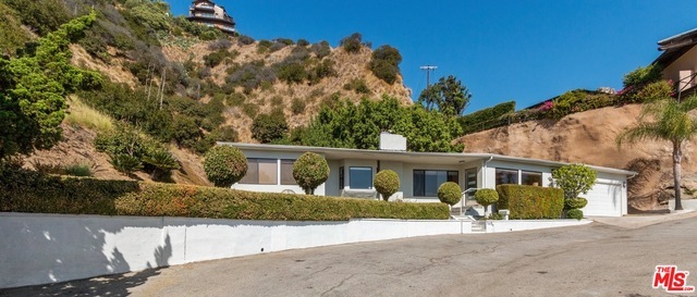 Property Photo:  1689 Woods Dr  CA 90069 