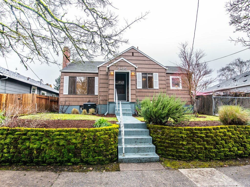 Property Photo:  3415 SE 15th Ave  OR 97202 