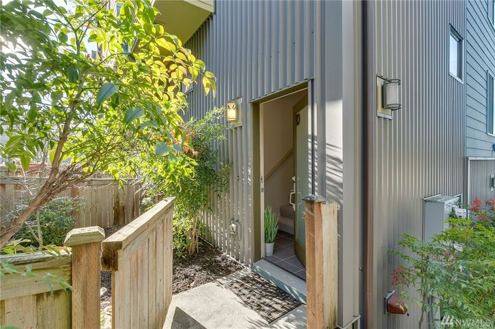 Property Photo: 10703 Greenwood Ave N D WA 98133