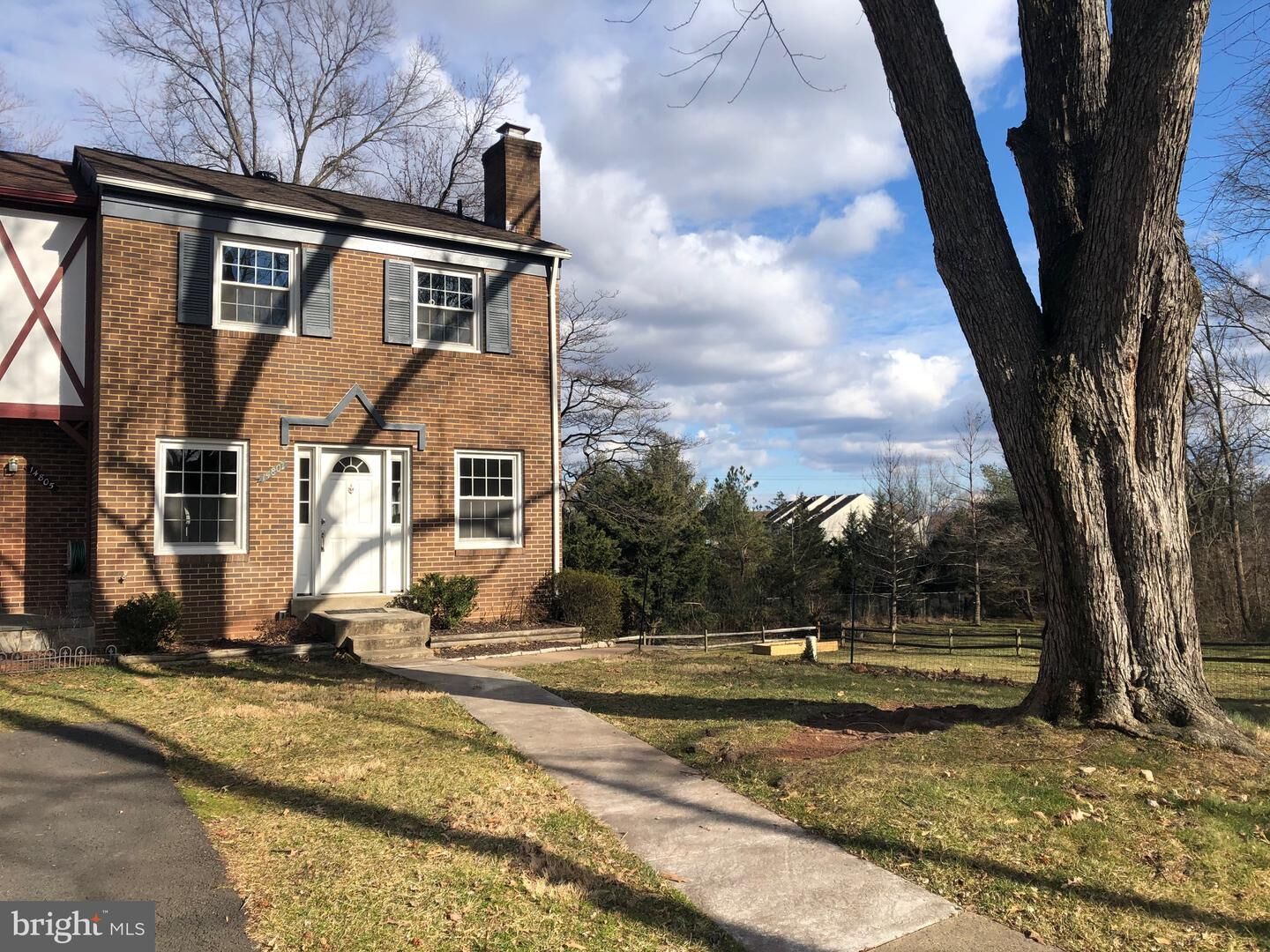 Property Photo: 14807 Palmerston Square VA 20120