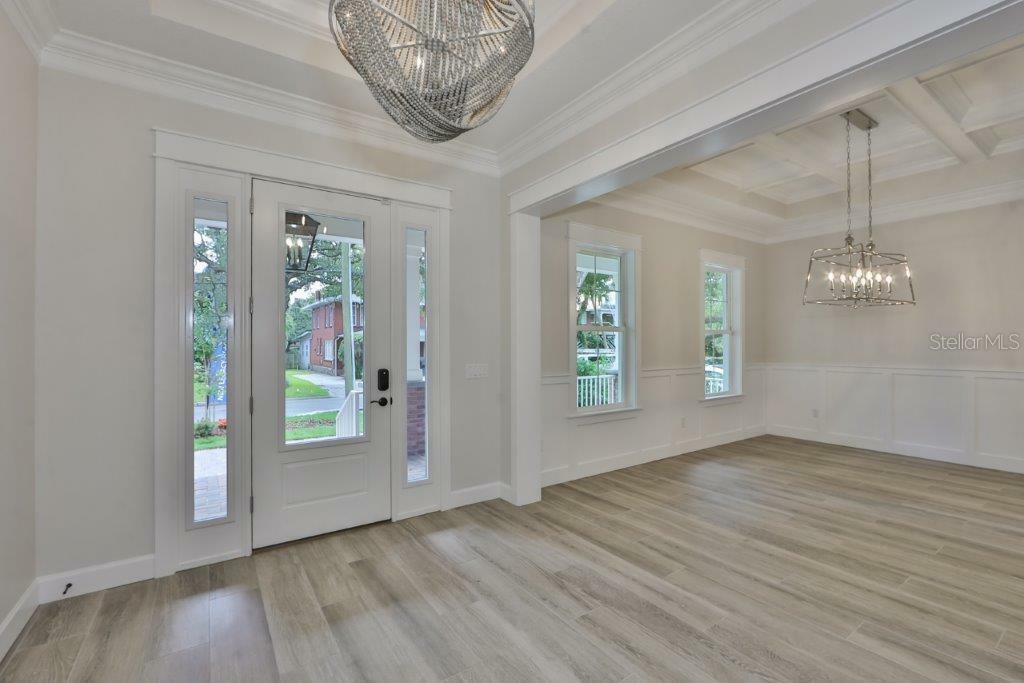 Property Photo: 3709 W Barcelona Street FL 33629