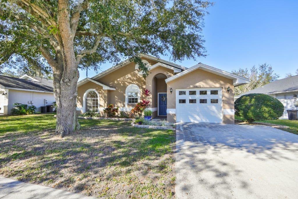 Property Photo:  2905 Wilder Creek Circle  FL 33566 