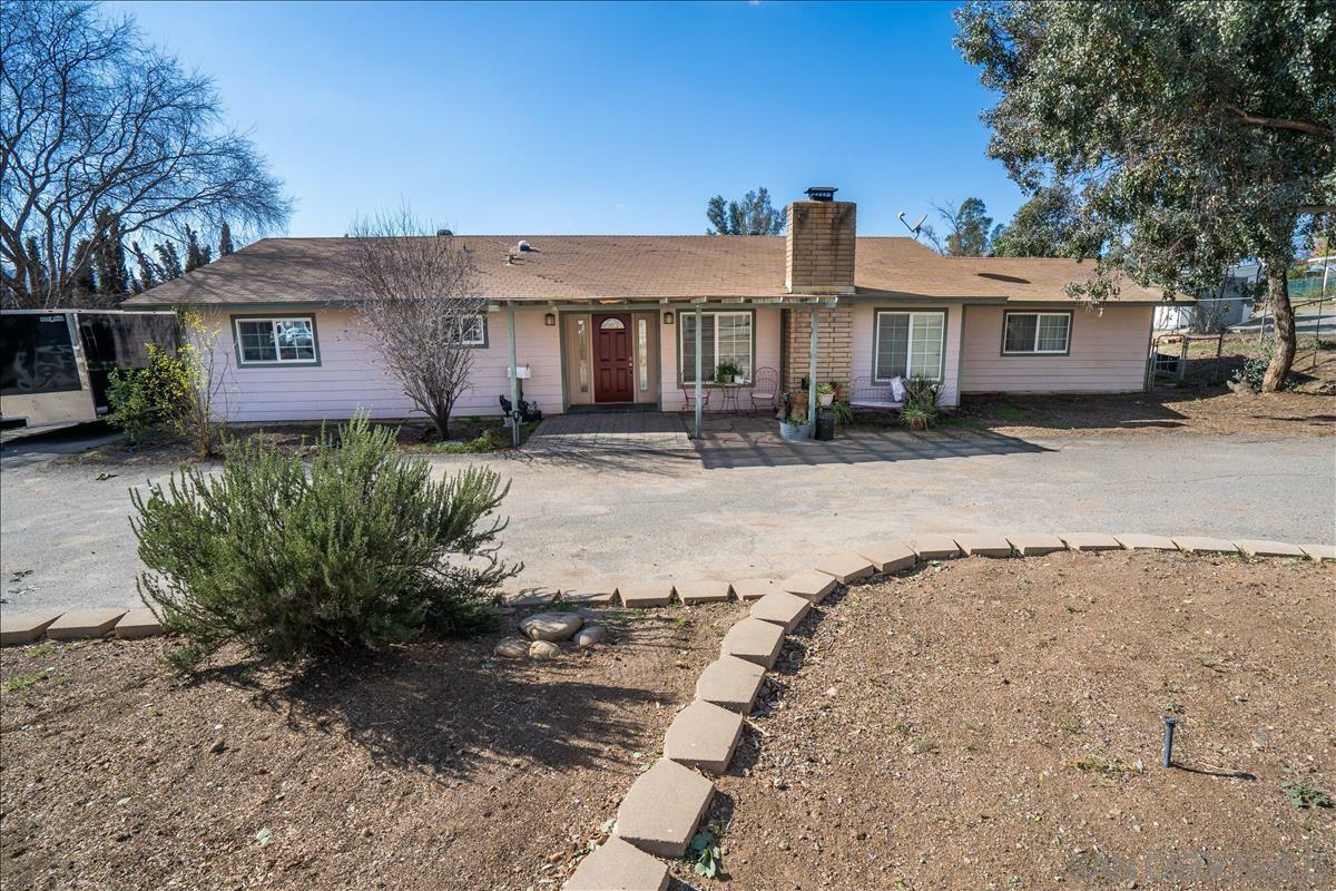 Property Photo:  207 Hope St  CA 92065 