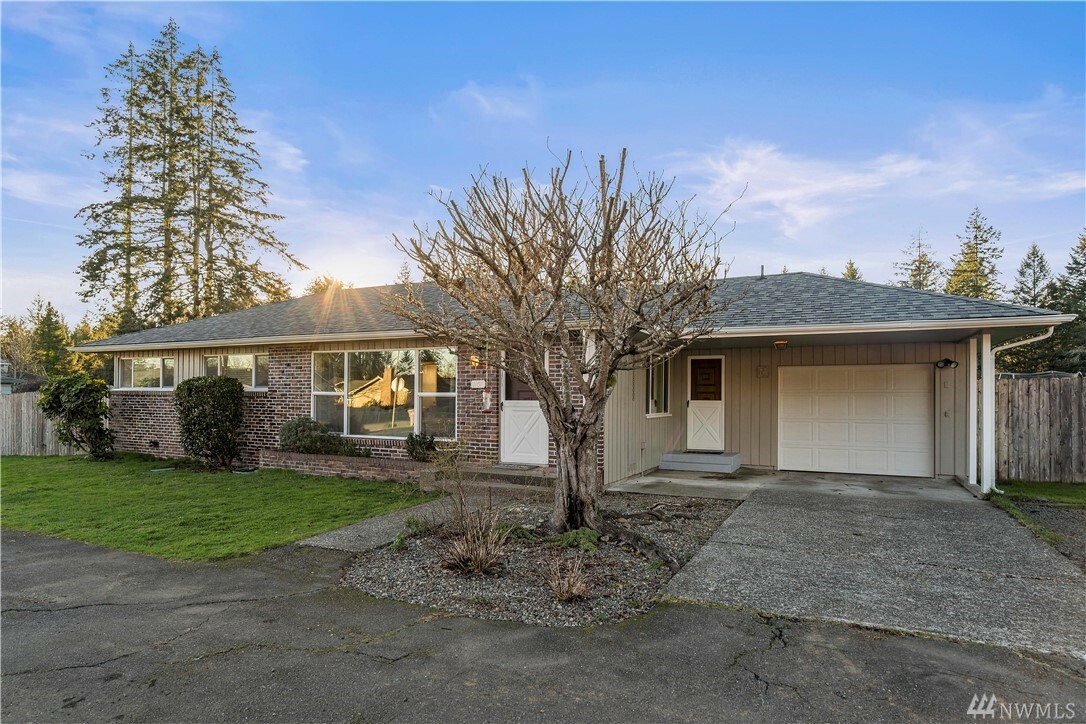 Property Photo: 1107 N 8th WA 98584
