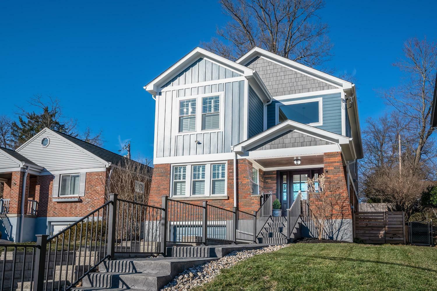 Property Photo: 3106 Kinmont St OH 45208