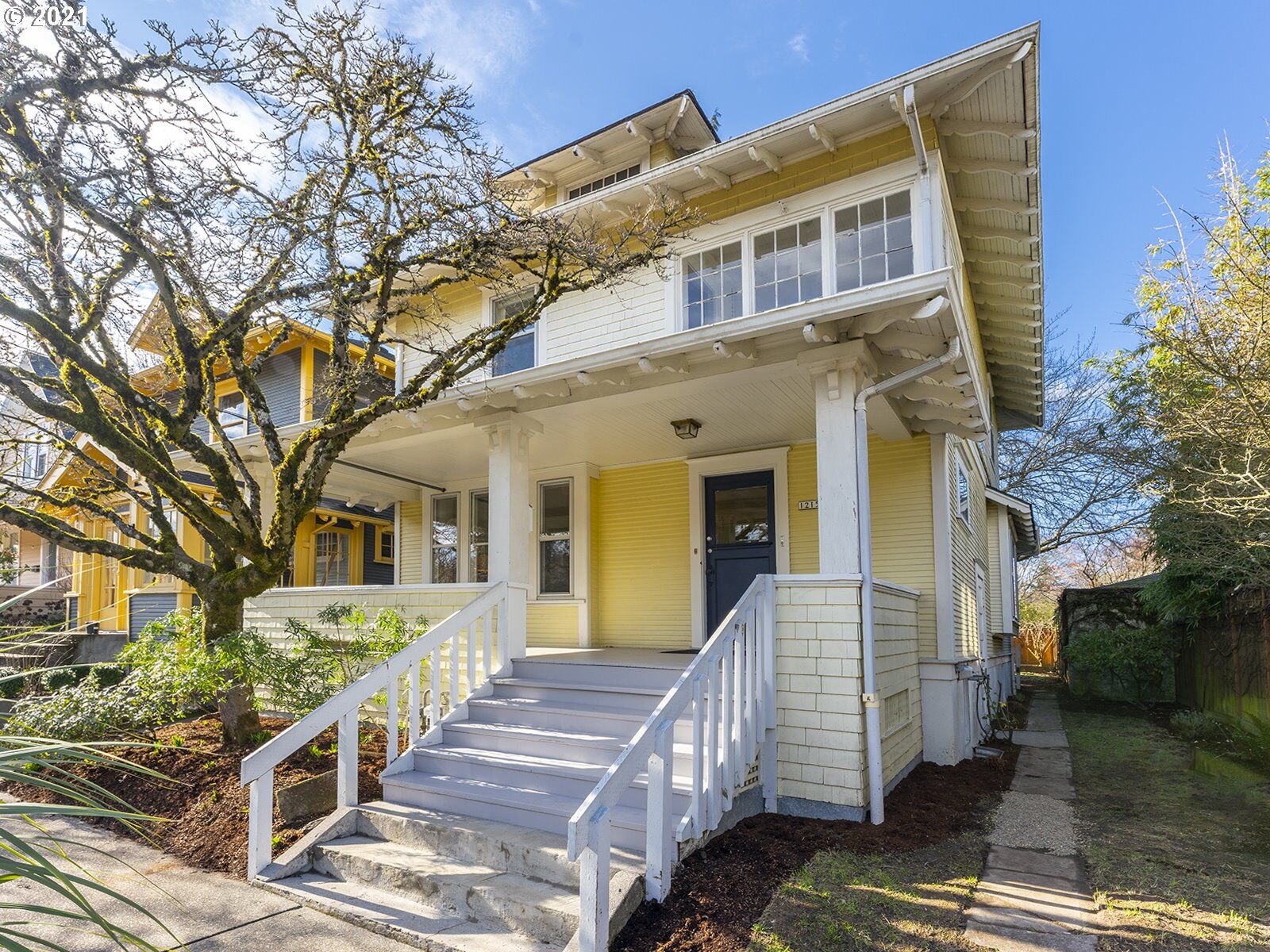 Property Photo:  1215 SE 36th Ave  OR 97214 
