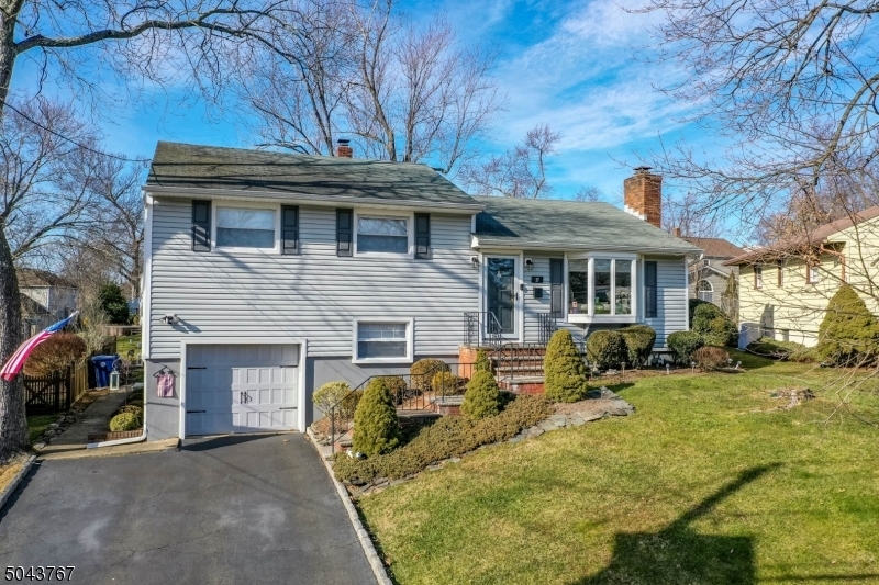 Property Photo:  17 Glenwood Rd  NJ 07023 