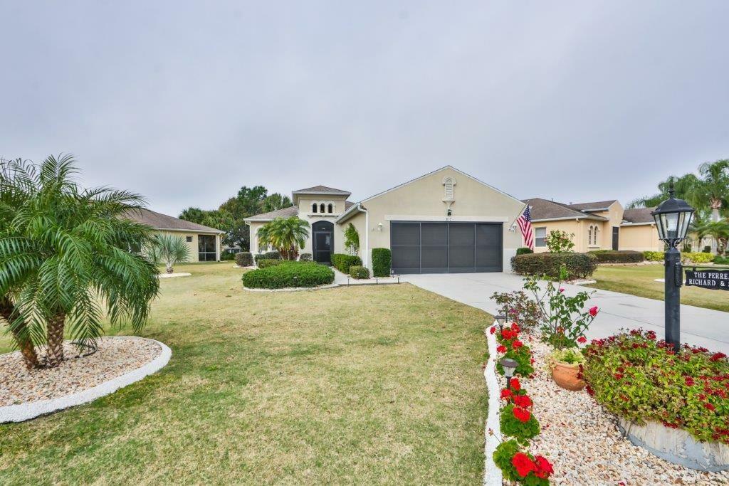 Property Photo:  817 King Leon Way  FL 33573 