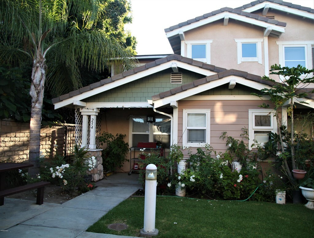 Property Photo:  254 E 7th Street  CA 93030 