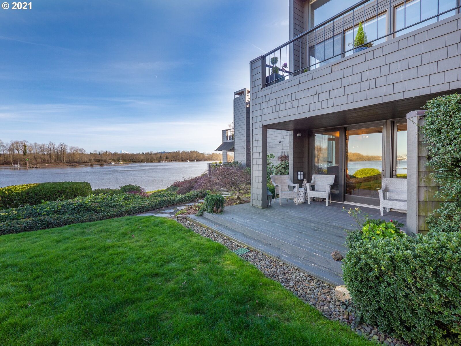 Property Photo: 5740 S Riverpoint Ln OR 97239