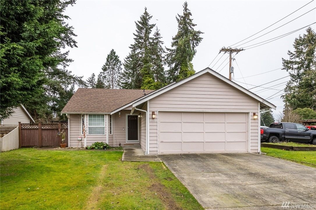 Property Photo:  2302 Orchard St W  WA 98466 