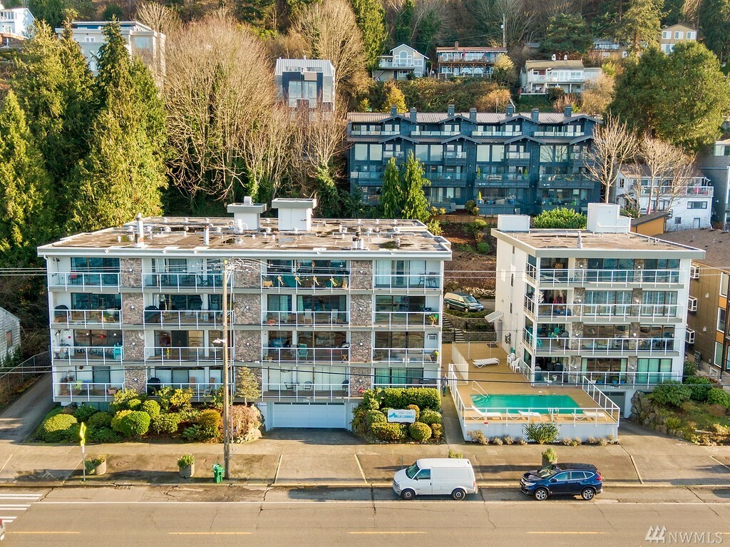 Property Photo:  2108 Alki Ave SW 207  WA 98116 