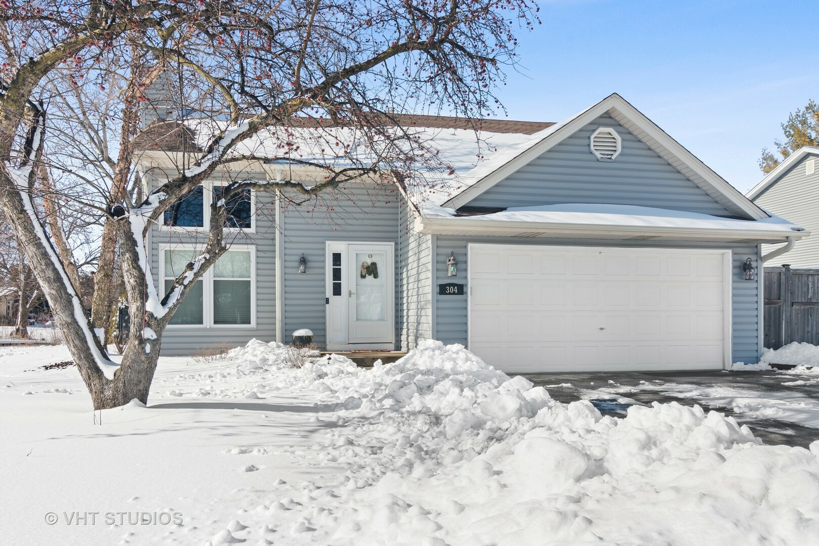 Property Photo:  304 N Sycamore Lane  IL 60542 