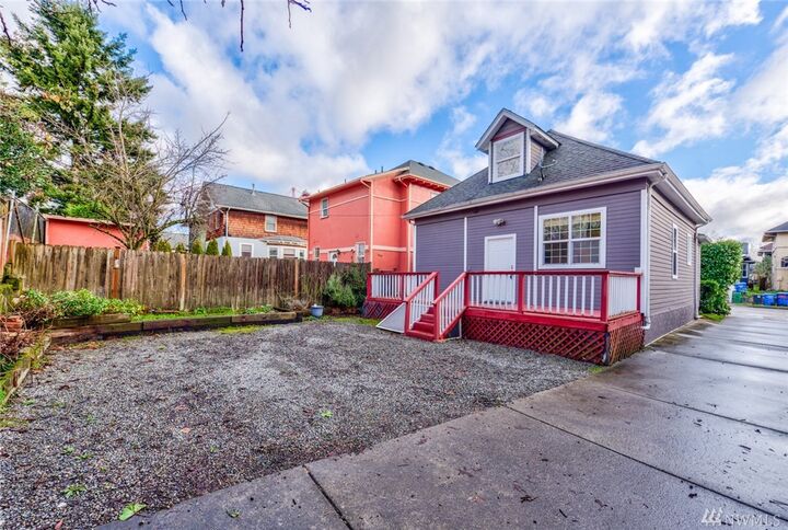 Property Photo:  917 23rd Ave  WA 98122 