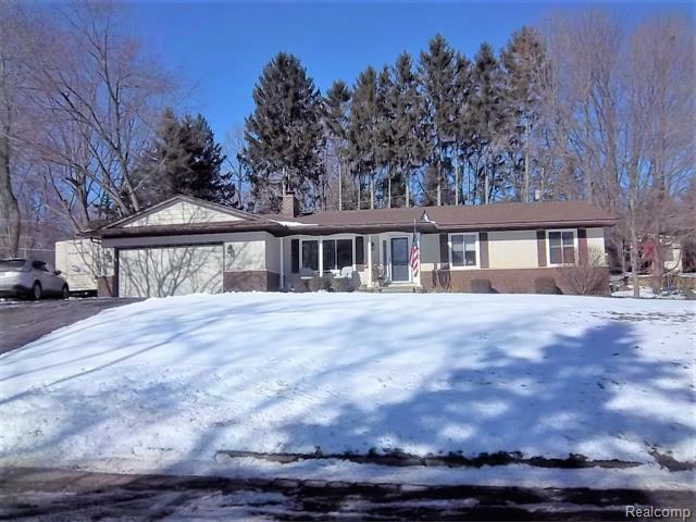 Property Photo:  11843 Knob Hill Drive  MI 48114 