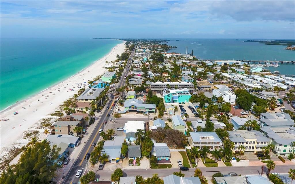 Property Photo: 102 4th Street S A,B &Amp C FL 34217