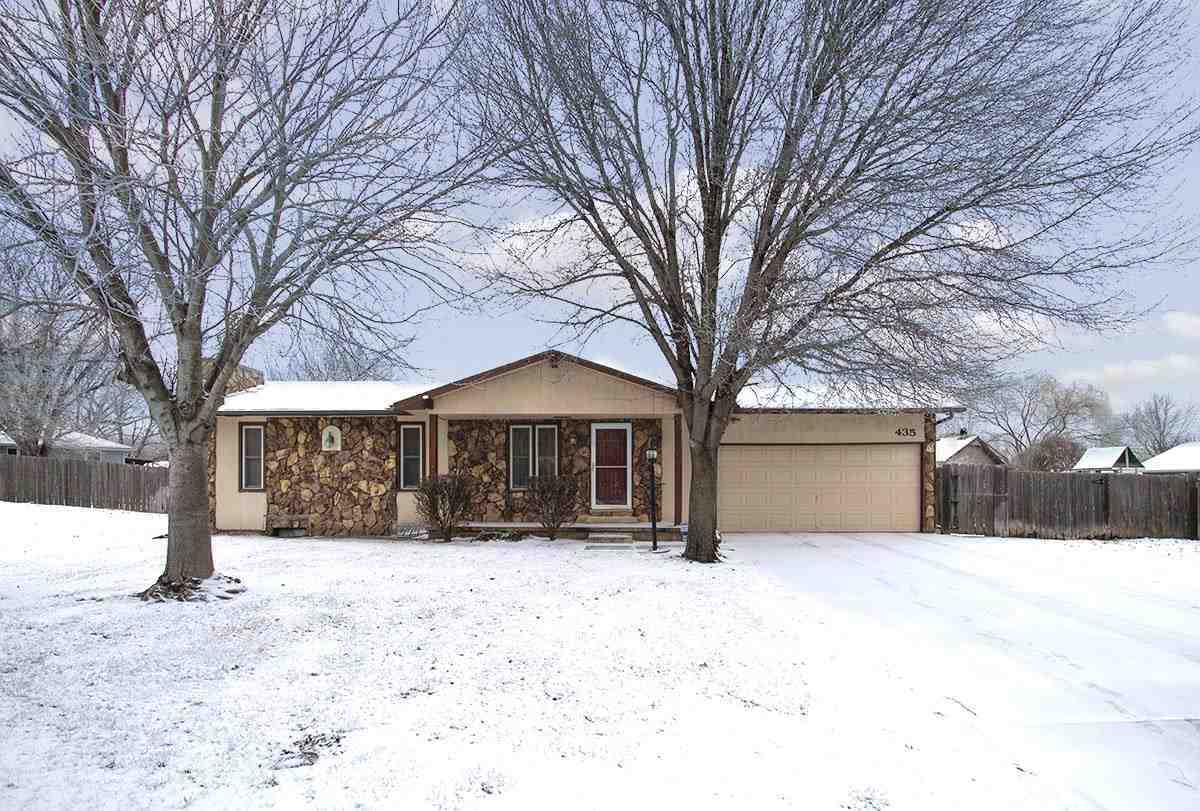 Property Photo: 435 Linden Ln KS 67060