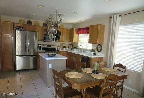 Property Photo:  2902 E Windsong Drive  AZ 85048 