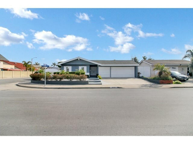 Property Photo: 20922 Beachwood Lane CA 92646