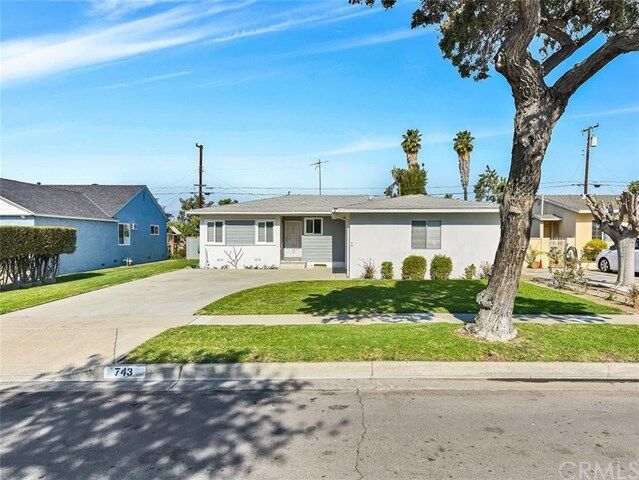 Property Photo:  743 W Roberta Avenue  CA 92832 