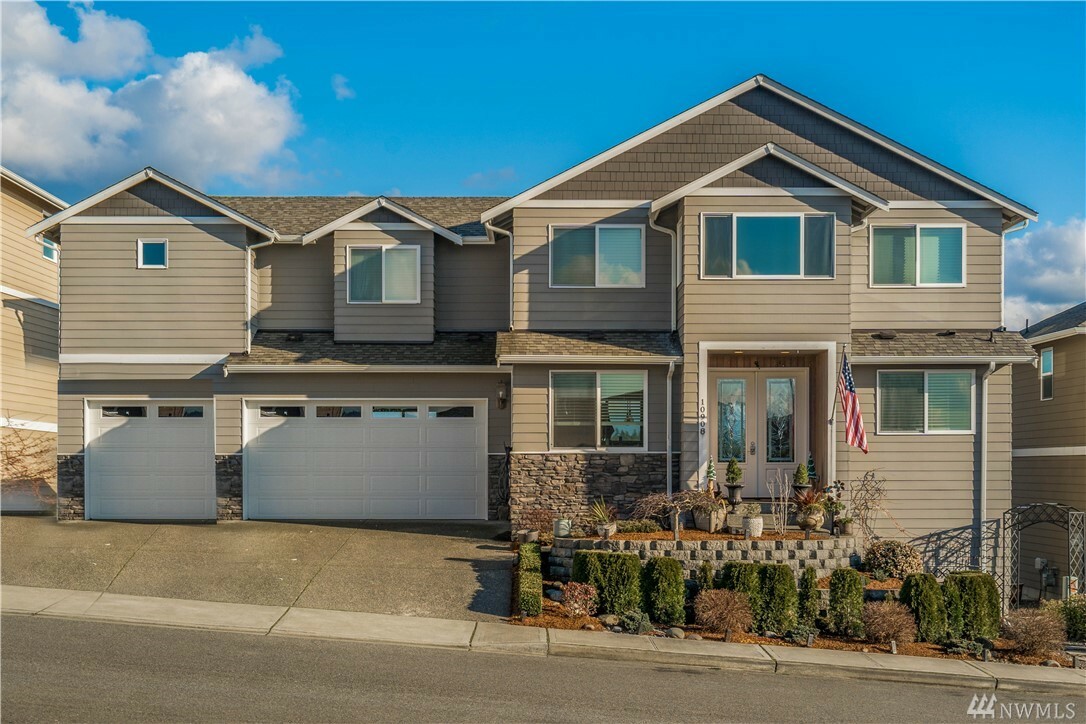 Property Photo: 10908 177th Av Ct E WA 98391