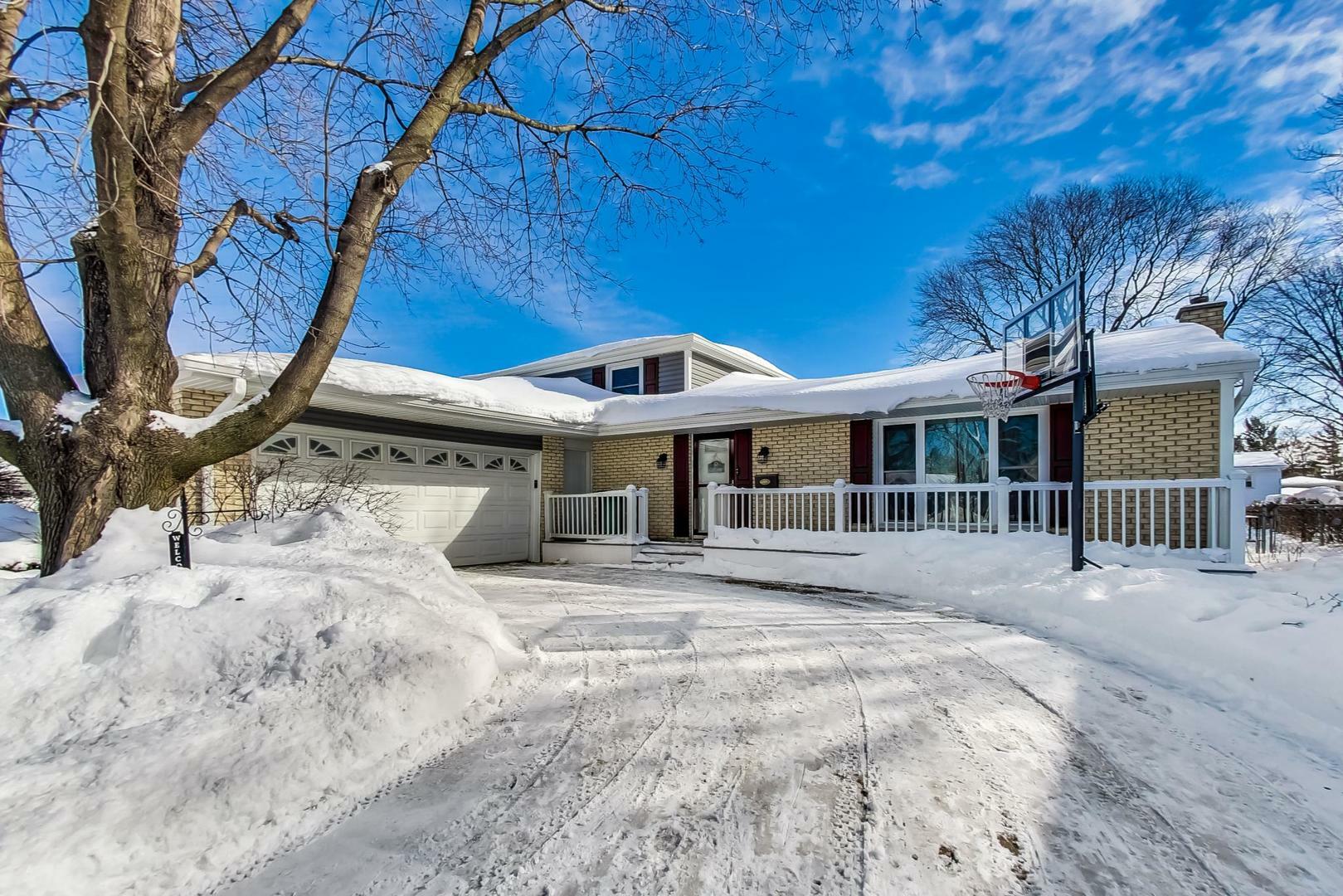 Property Photo: 1619 S Chesterfield Drive IL 60005