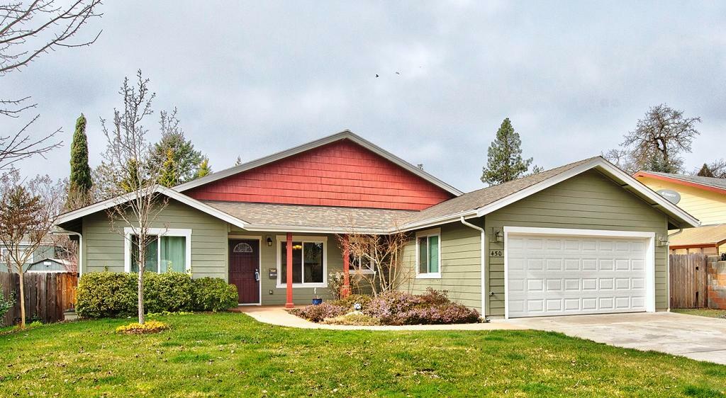 Property Photo: 450 NE 11 Street OR 97526
