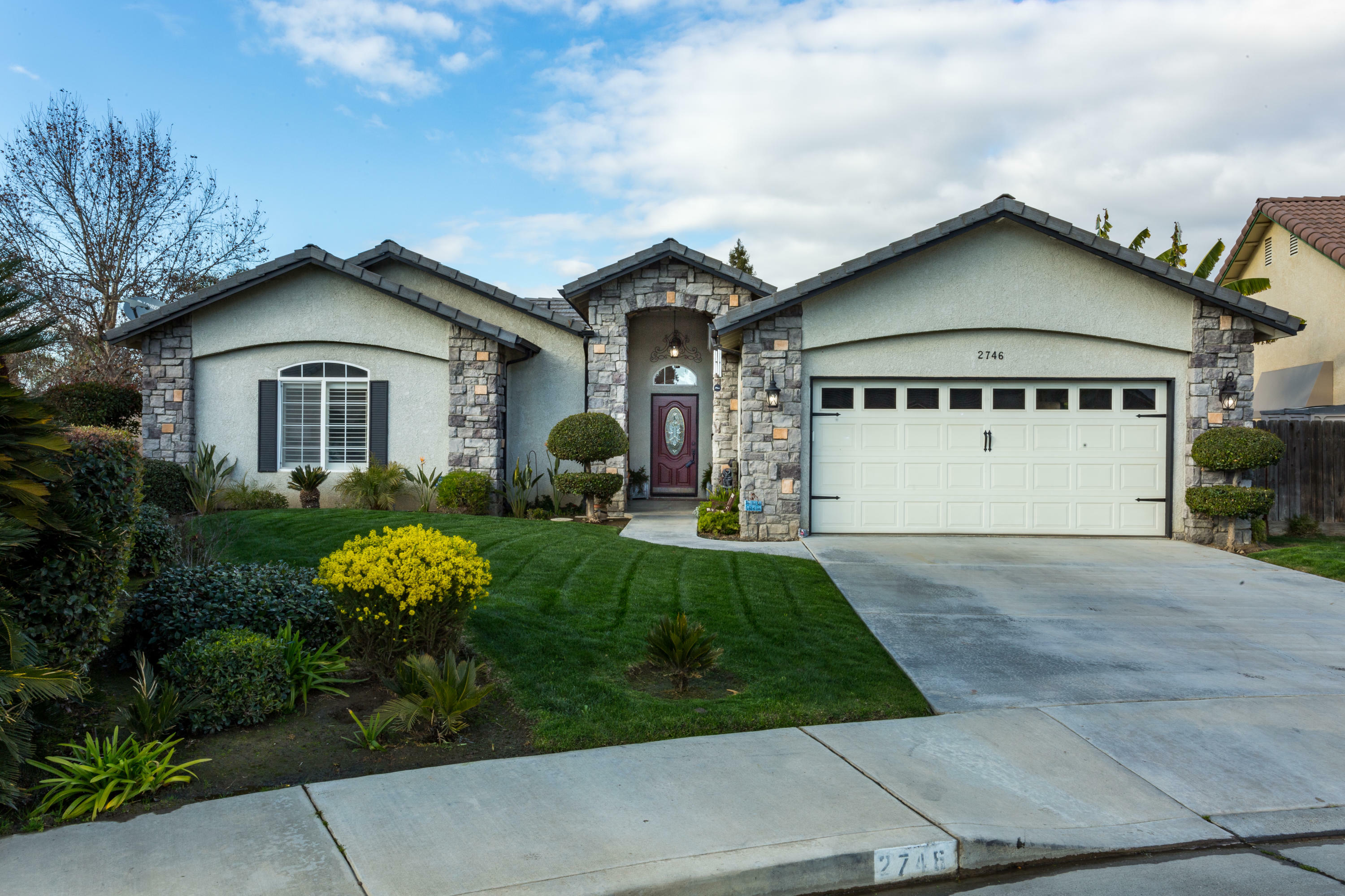 Property Photo:  2746 W Clinton Court  CA 93291 