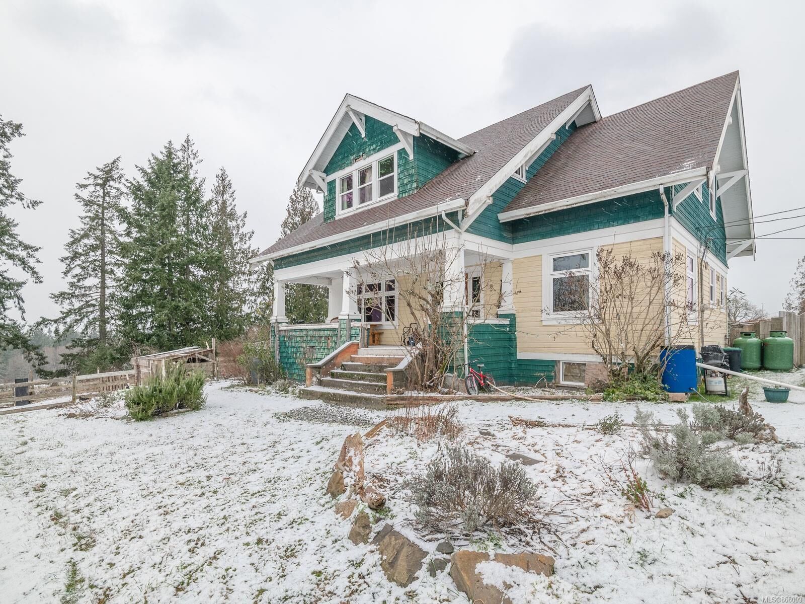 Property Photo: 2789 Haslam Rd BC V9X 1T1