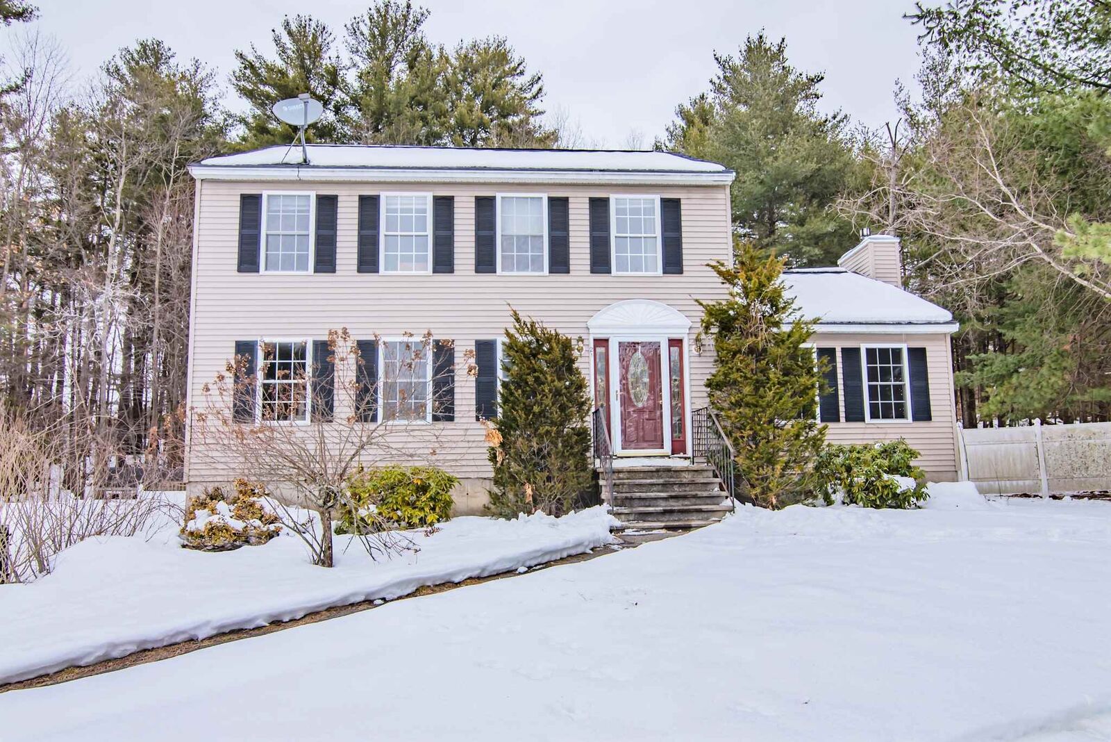 Property Photo:  21 Magnolia Lane  NH 03038 