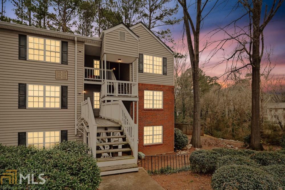 Property Photo:  326 Teal Court  GA 30076-3189 